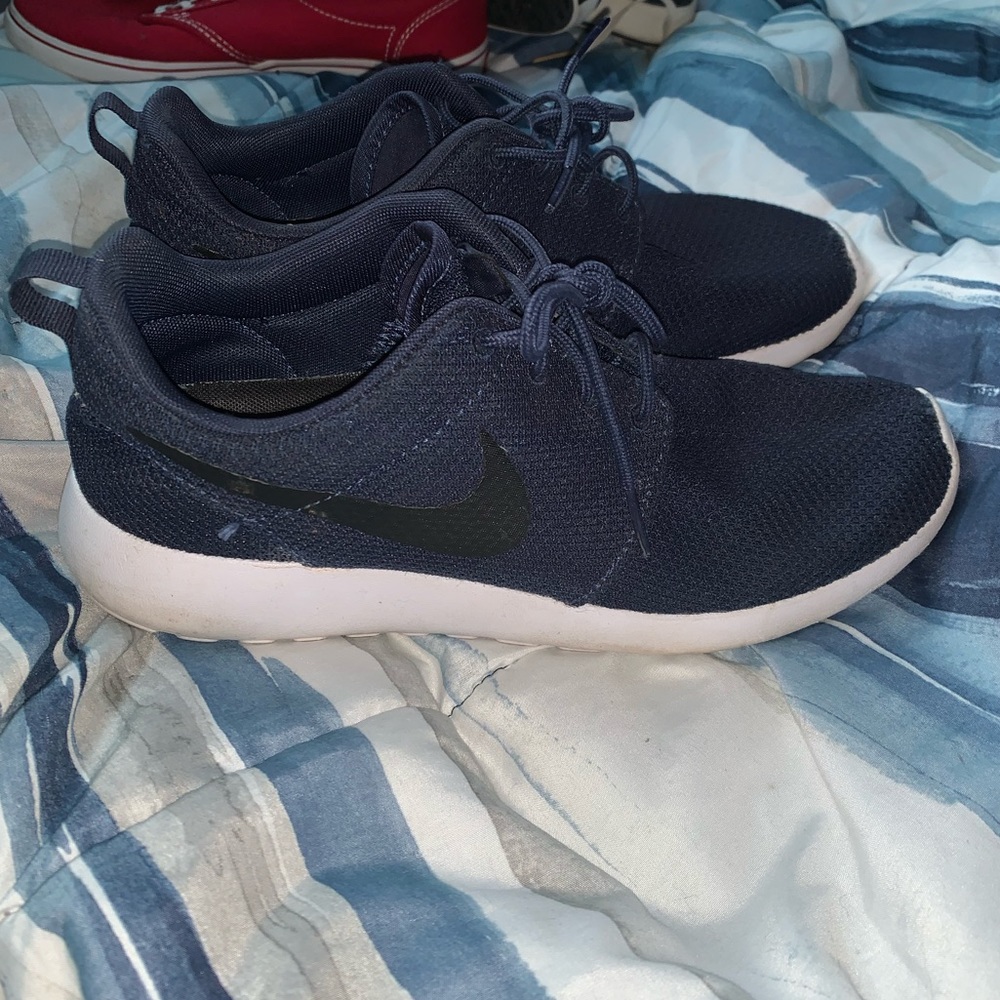 Blue Nike shoes (Men’s)